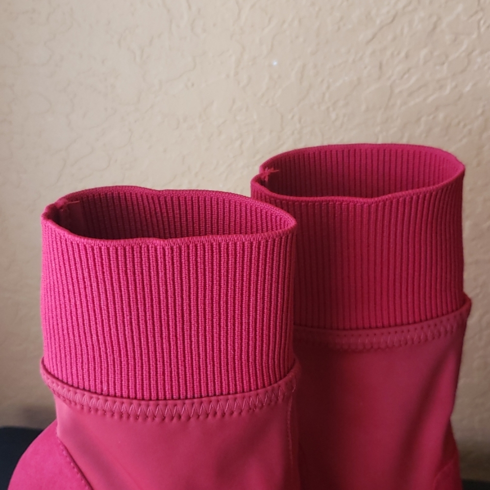 Red boots - Picture 3 of 5